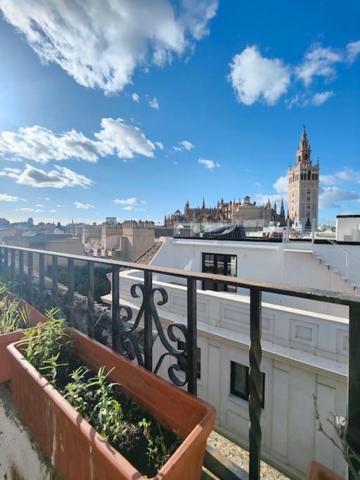 Lovely 1-Bedroom Loft With Terrace. Amazing View. Sevilla Exterior foto